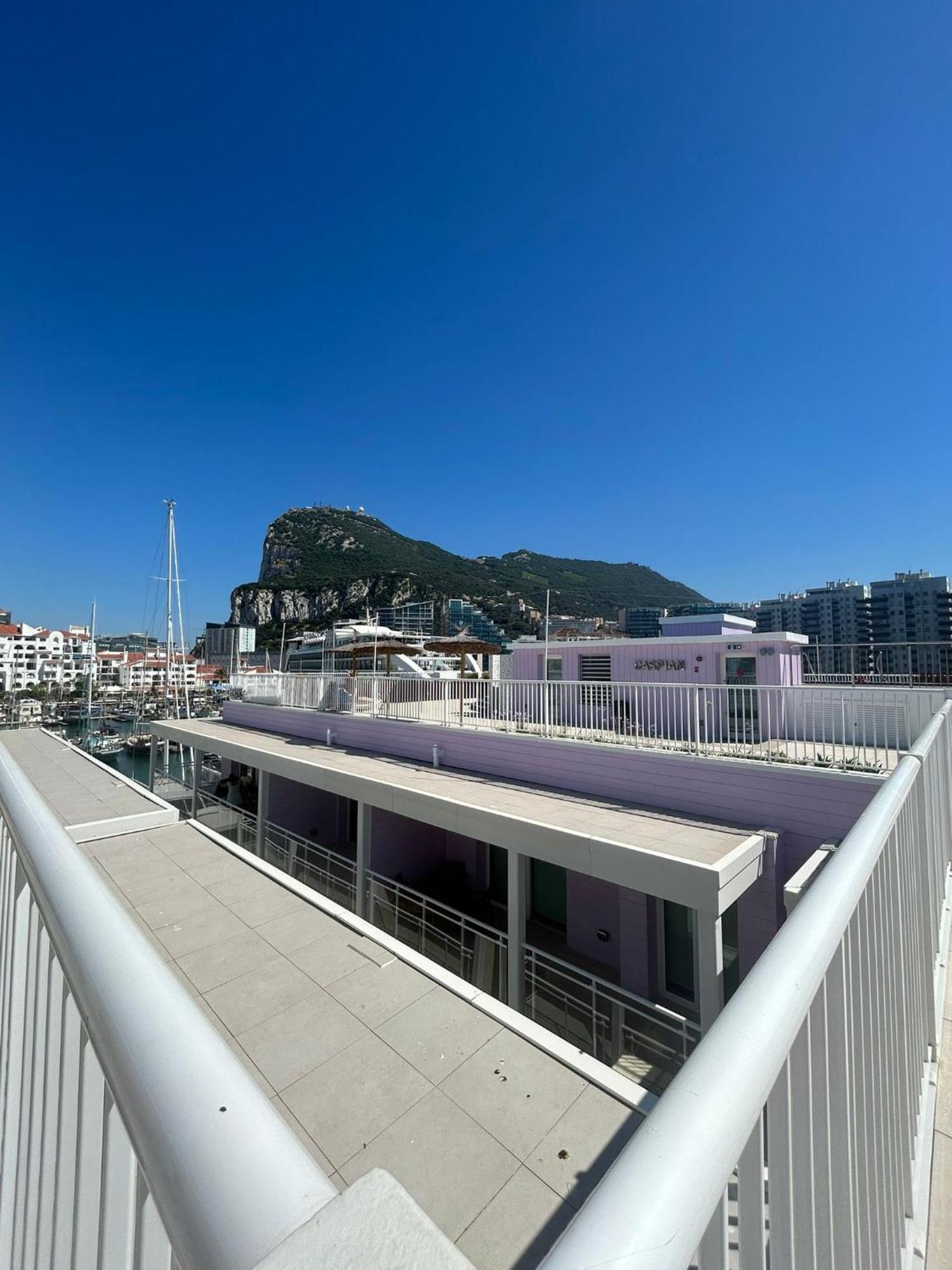 Marina Club Luxury Private Studio With Pool And Incredible Views Cebelitarık Dış mekan fotoğraf