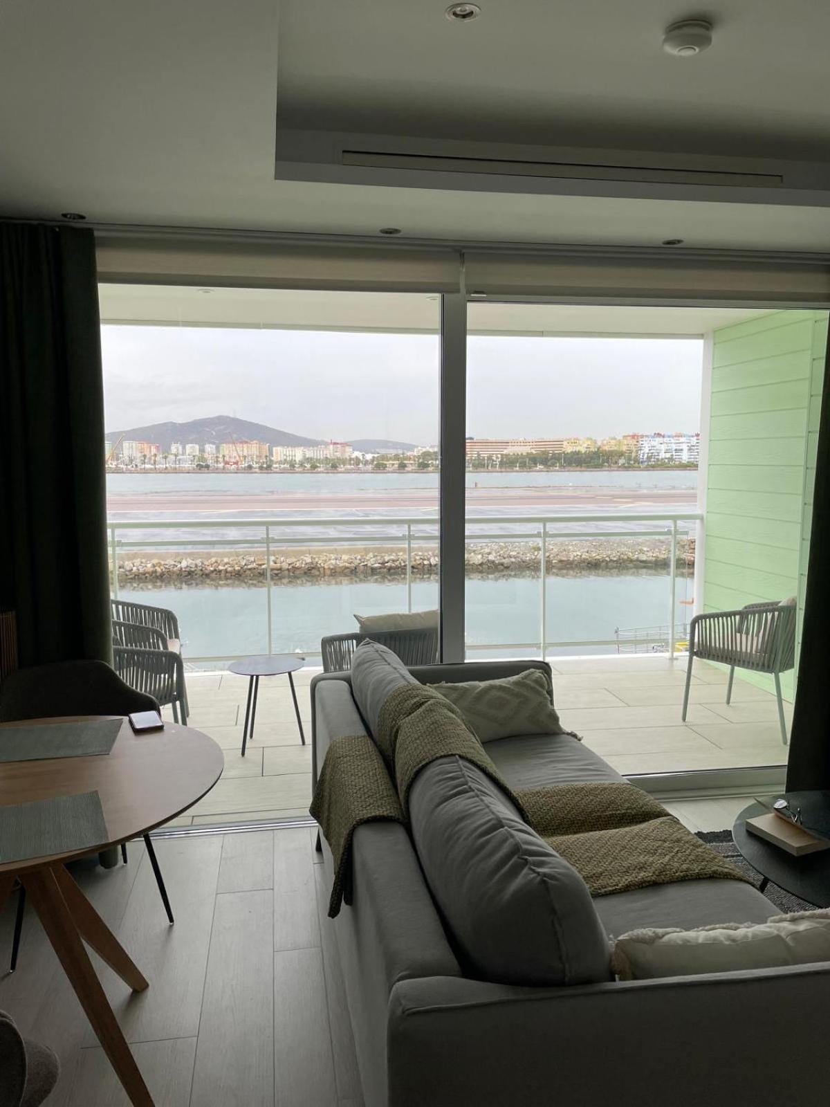 Marina Club Luxury Private Studio With Pool And Incredible Views Cebelitarık Dış mekan fotoğraf